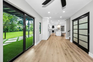 Kitchen Eat-in Area1