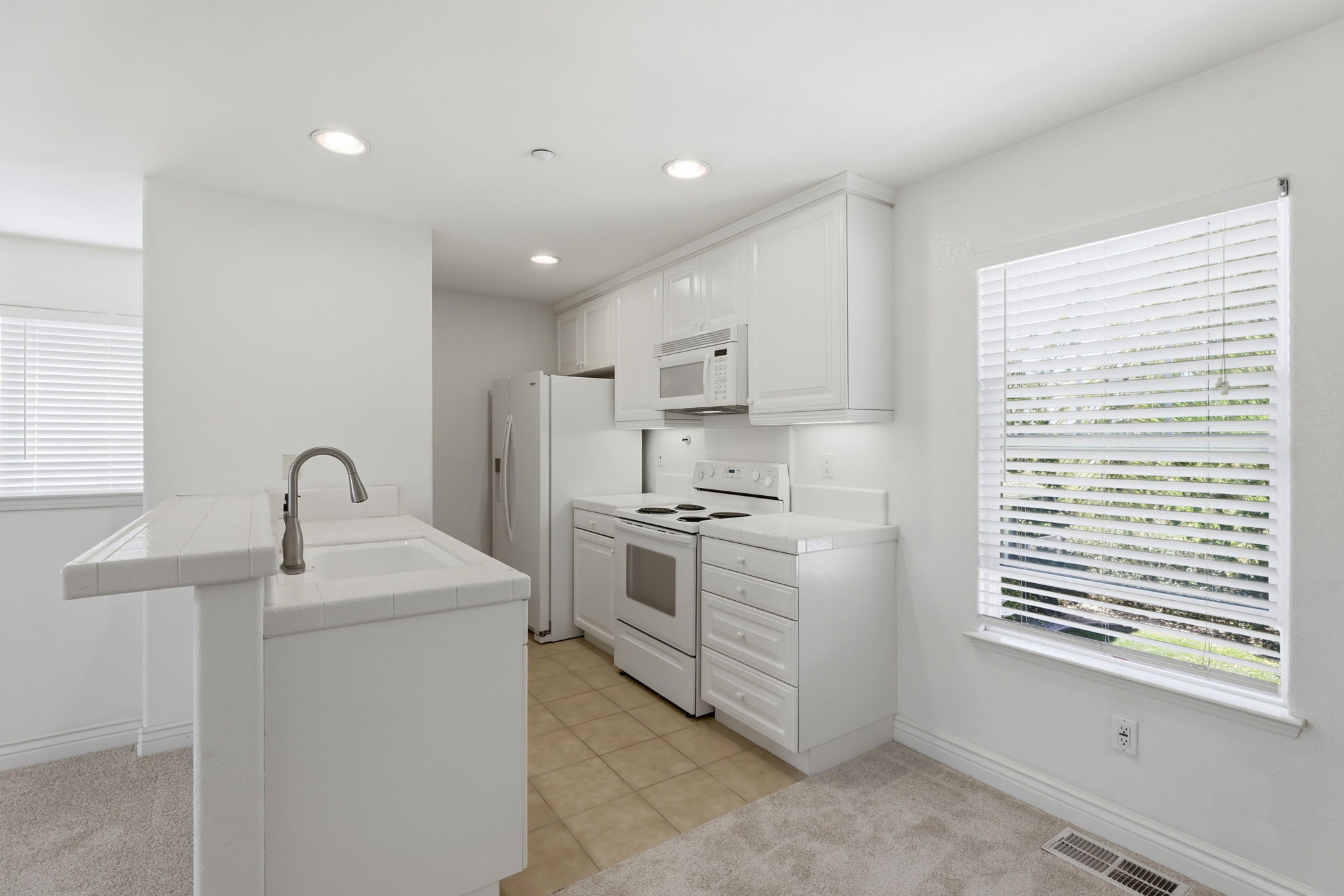 024_F8_3166 Belmont Ct