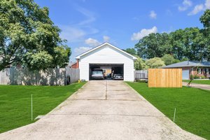 Detached Garage