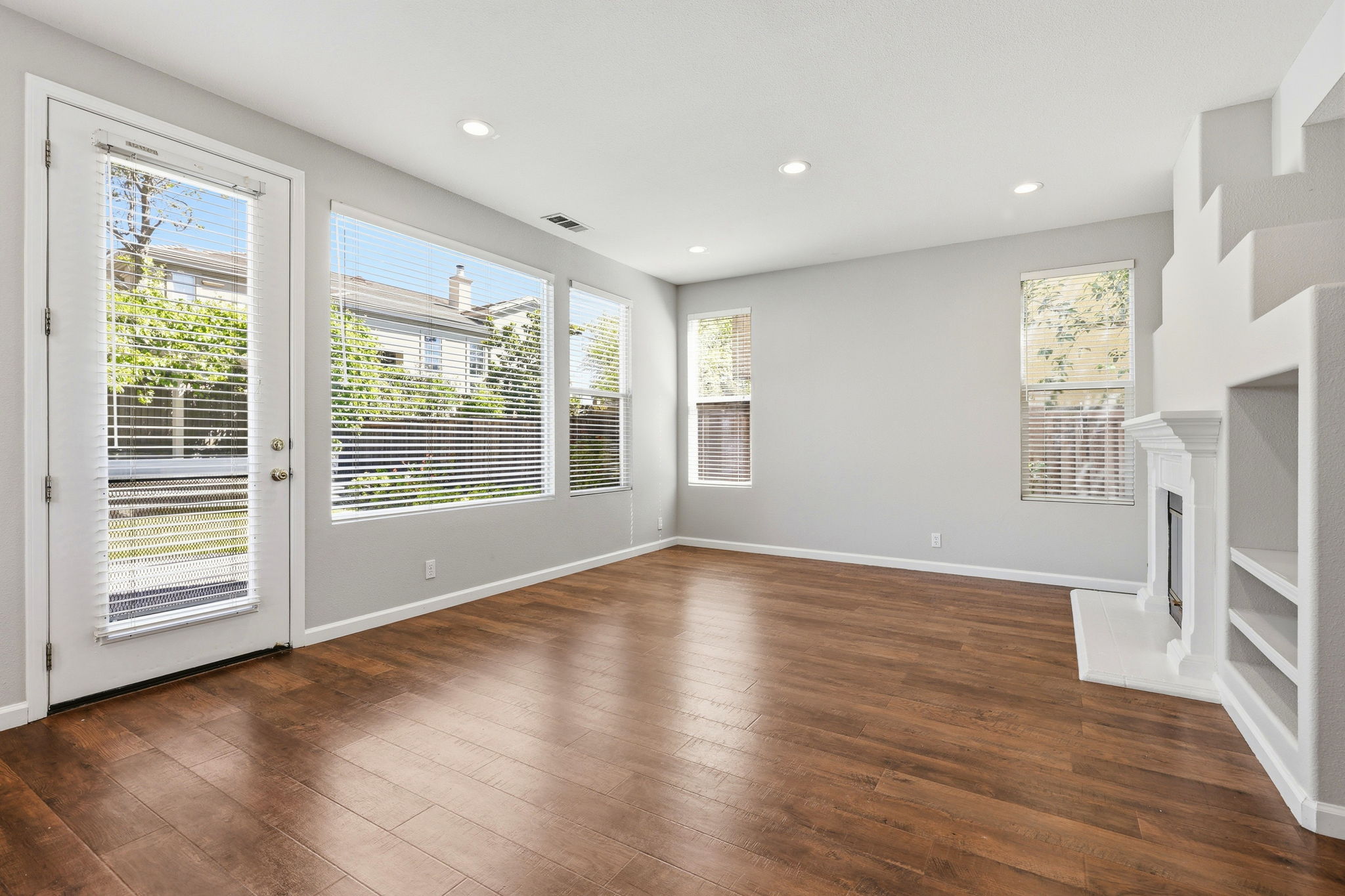 009_F8_317 Pearlgrass Ln