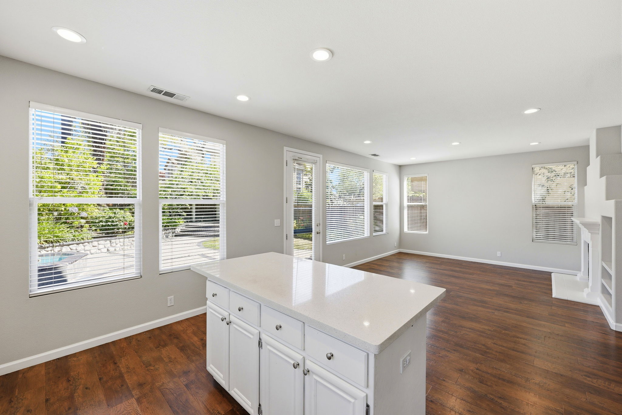 016_F8_317 Pearlgrass Ln