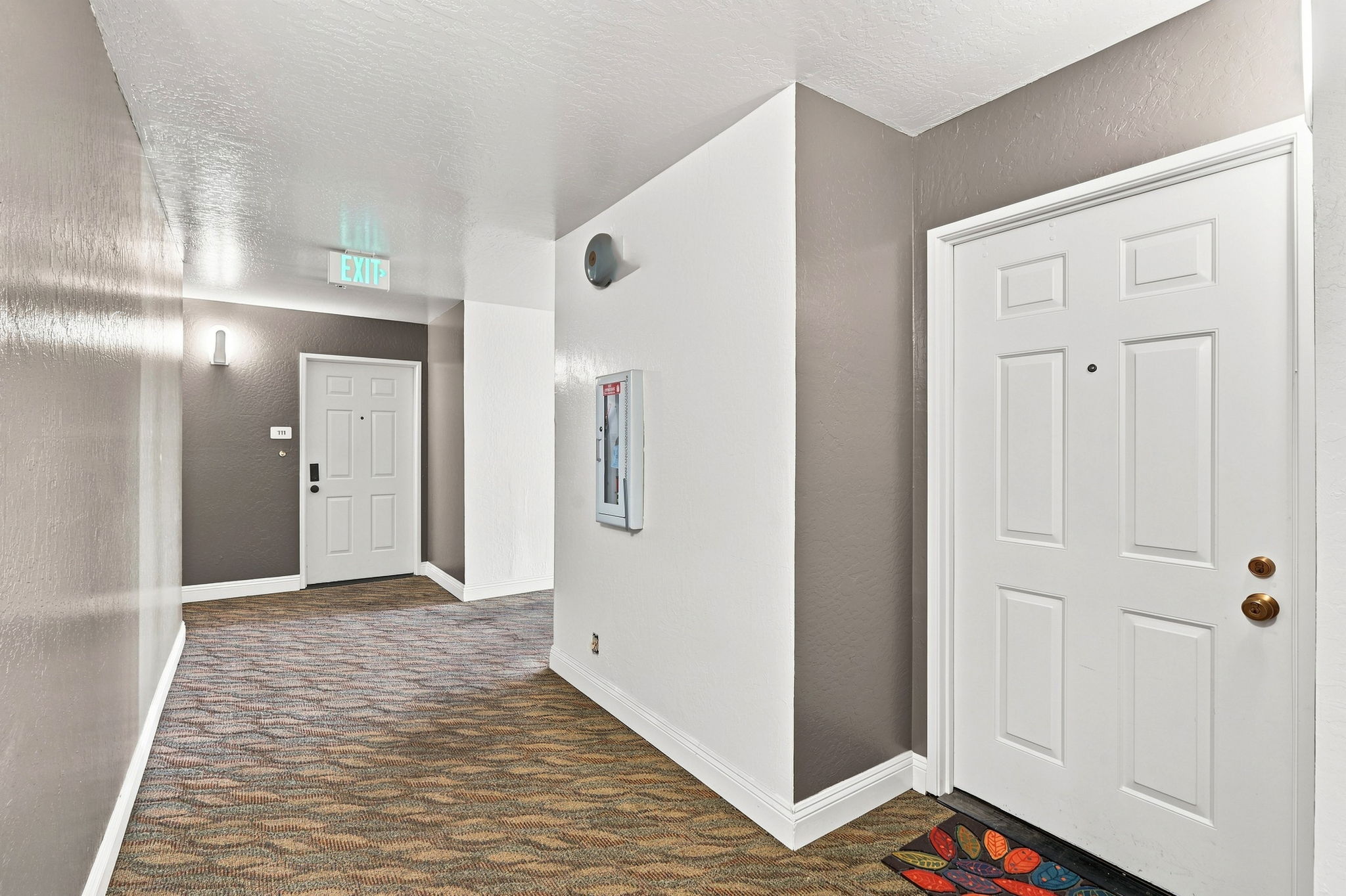 005_F8_3173 Wayside Plaza 113