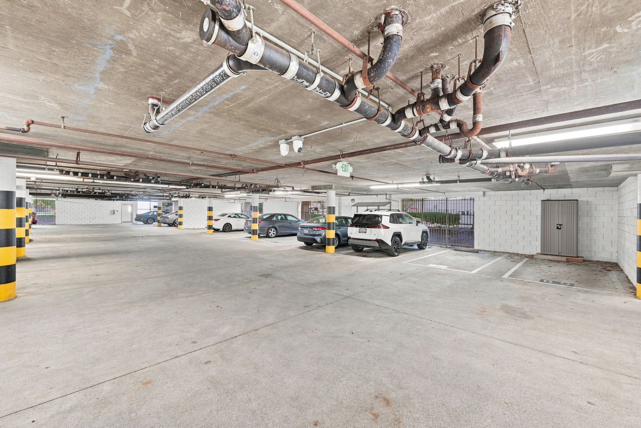 023_F8_3173 Wayside Plaza