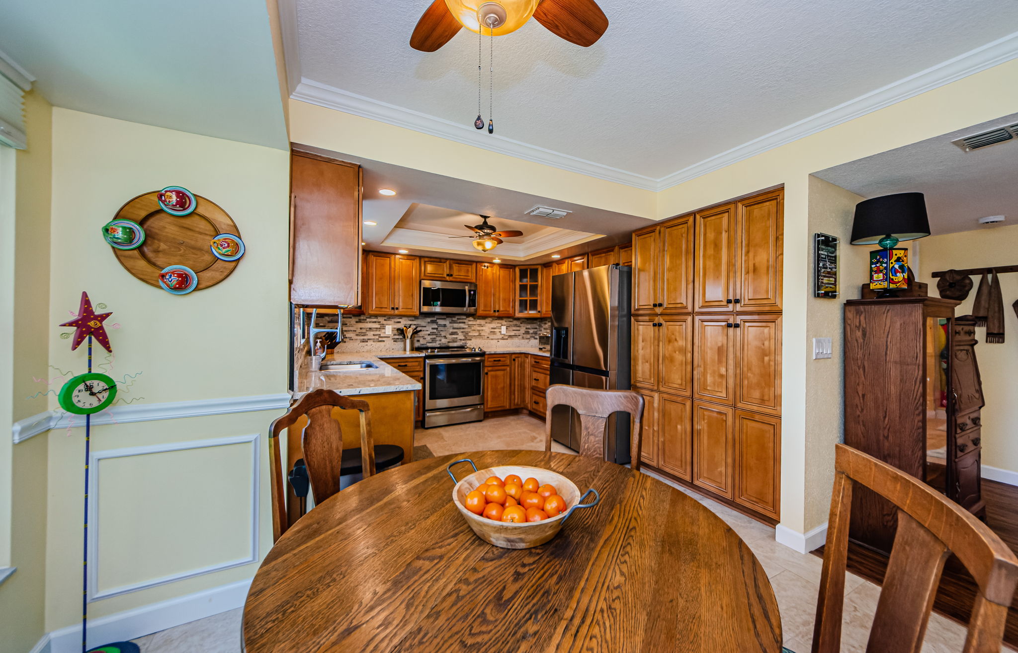 Kitchen Eat-In 2