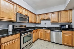 Summit Square Dr-S1302-015.jpg