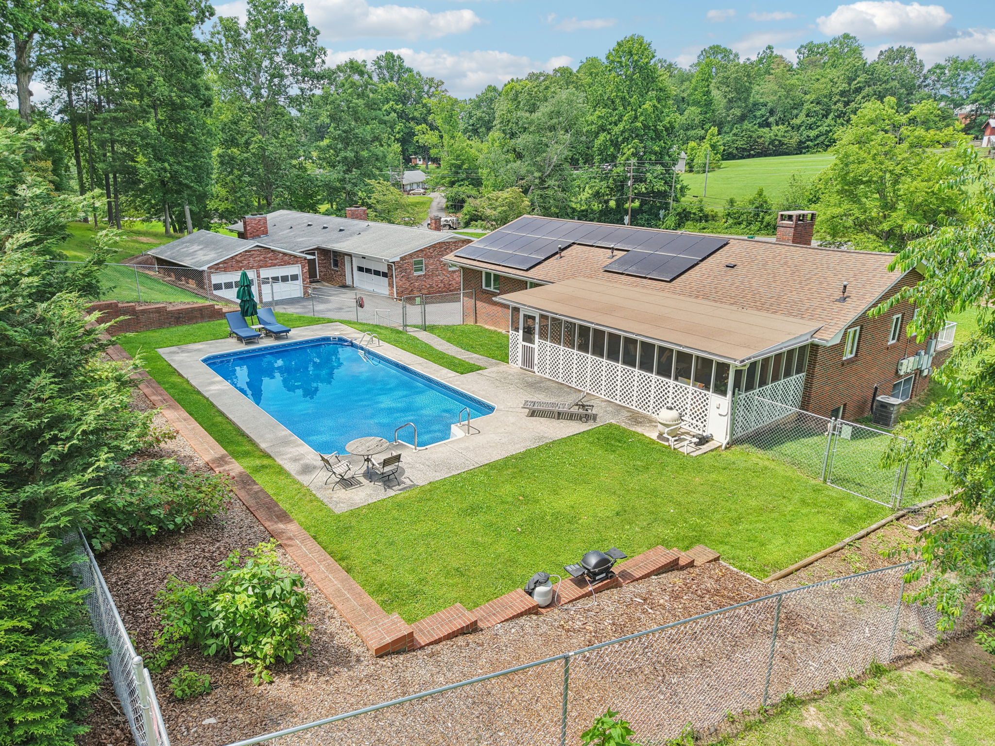 318 New Leicester Hwy-170620250616_046