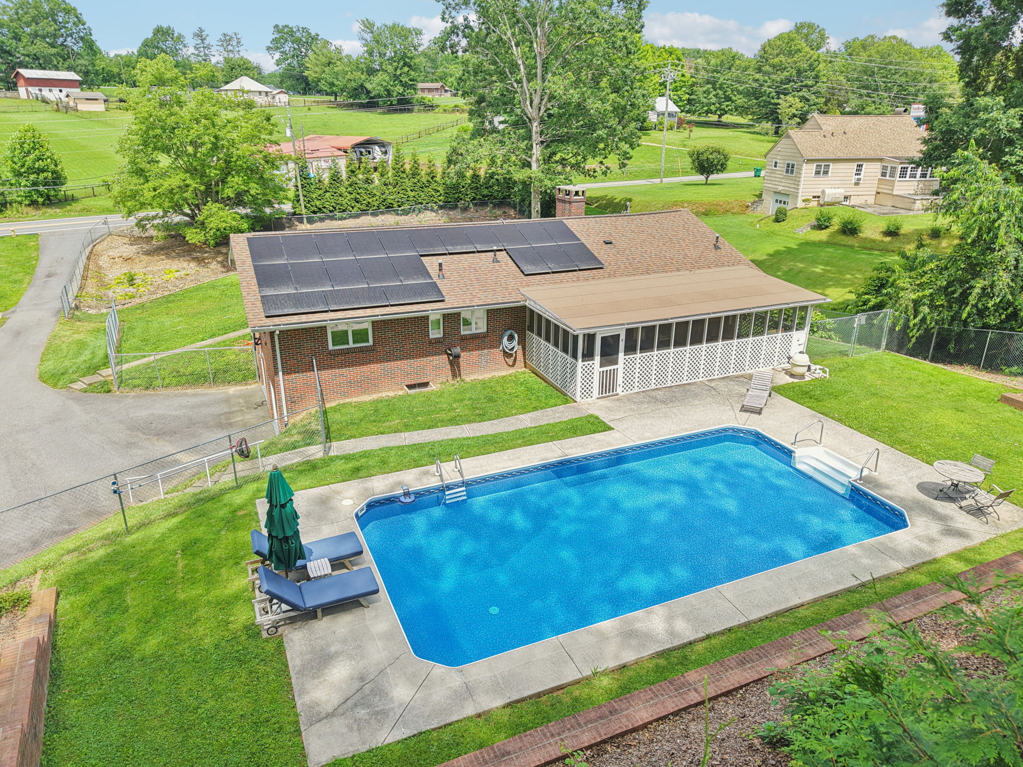 318 New Leicester Hwy-170620250616_047