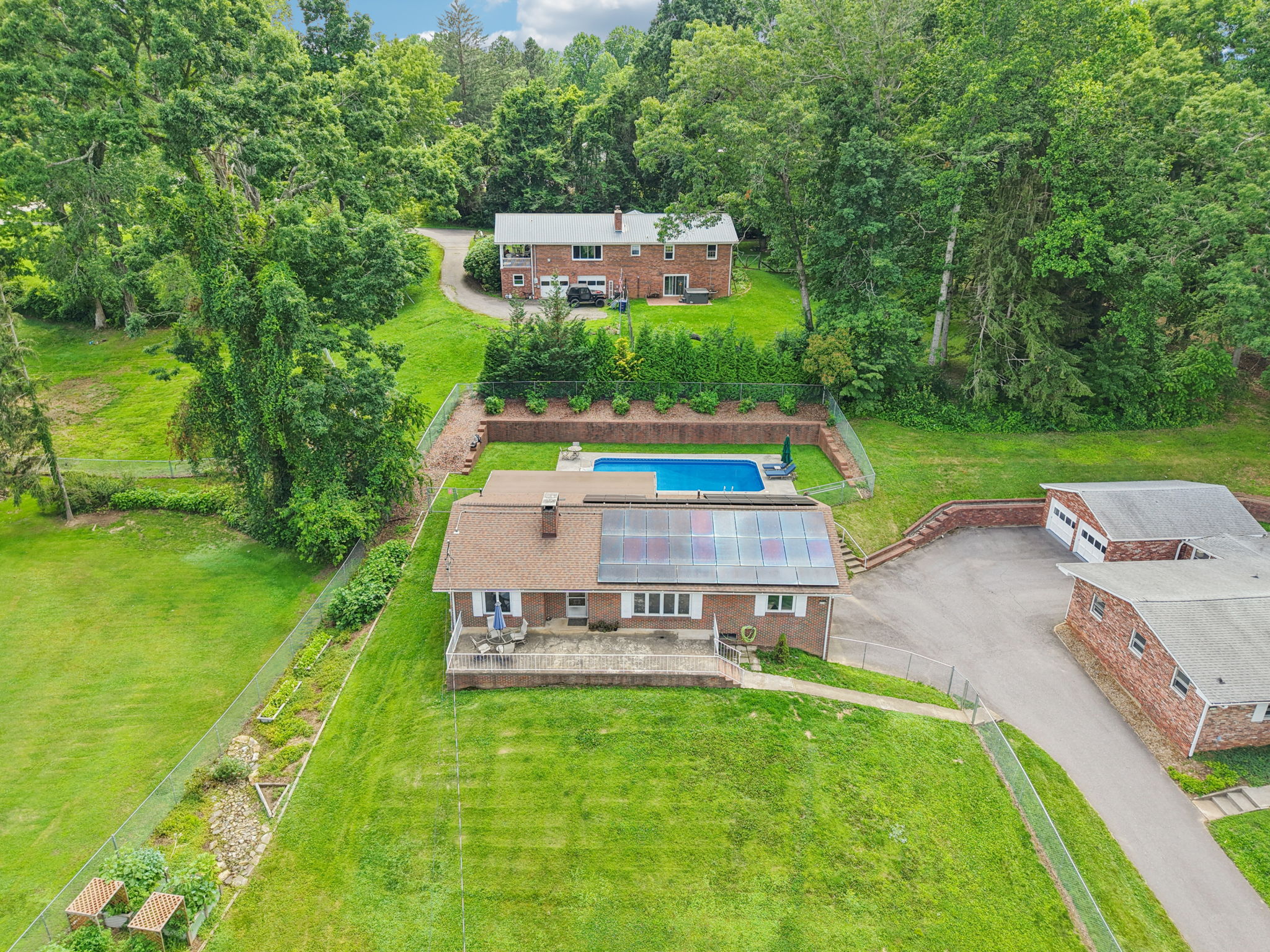 318 New Leicester Hwy-170620250616_058