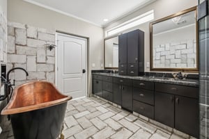 Lilac Dr-L1301-042.jpg