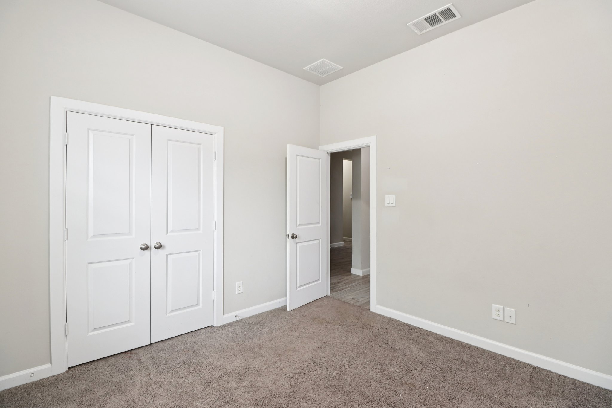 Westlake Terrace Dr-S1103-031.jpg