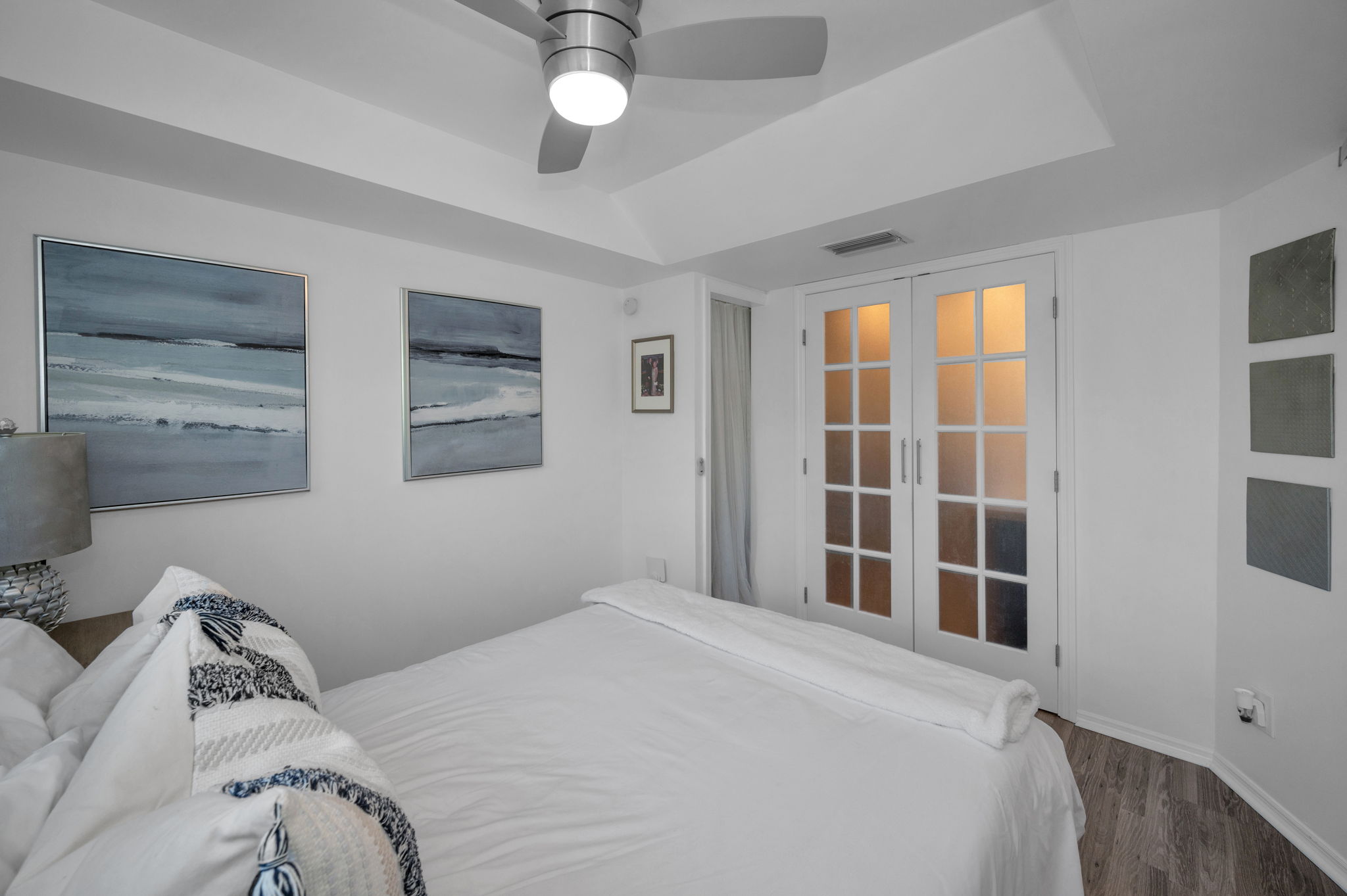 Main Level Bedroom1b