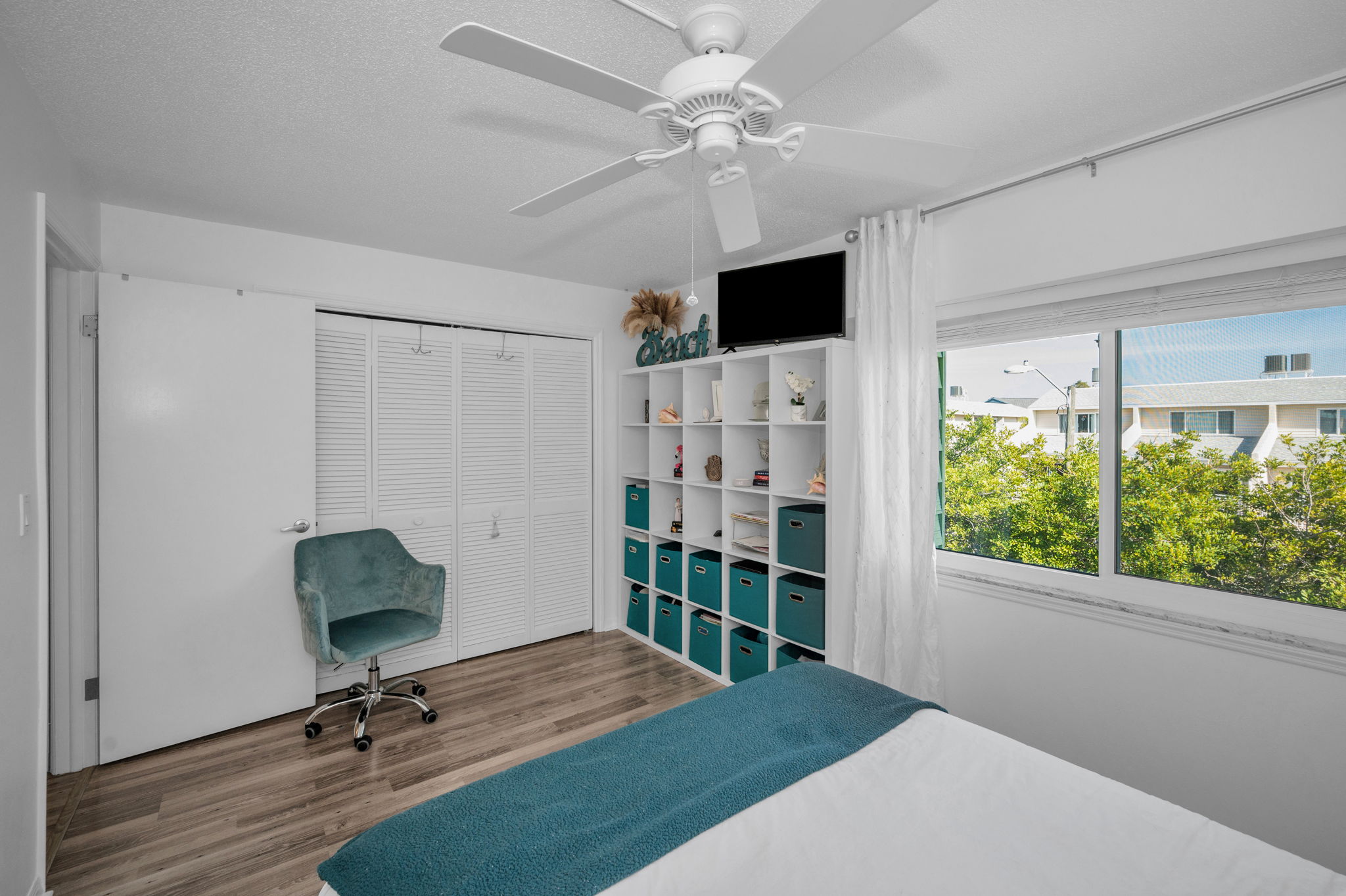 Upper Level Bedroom2b