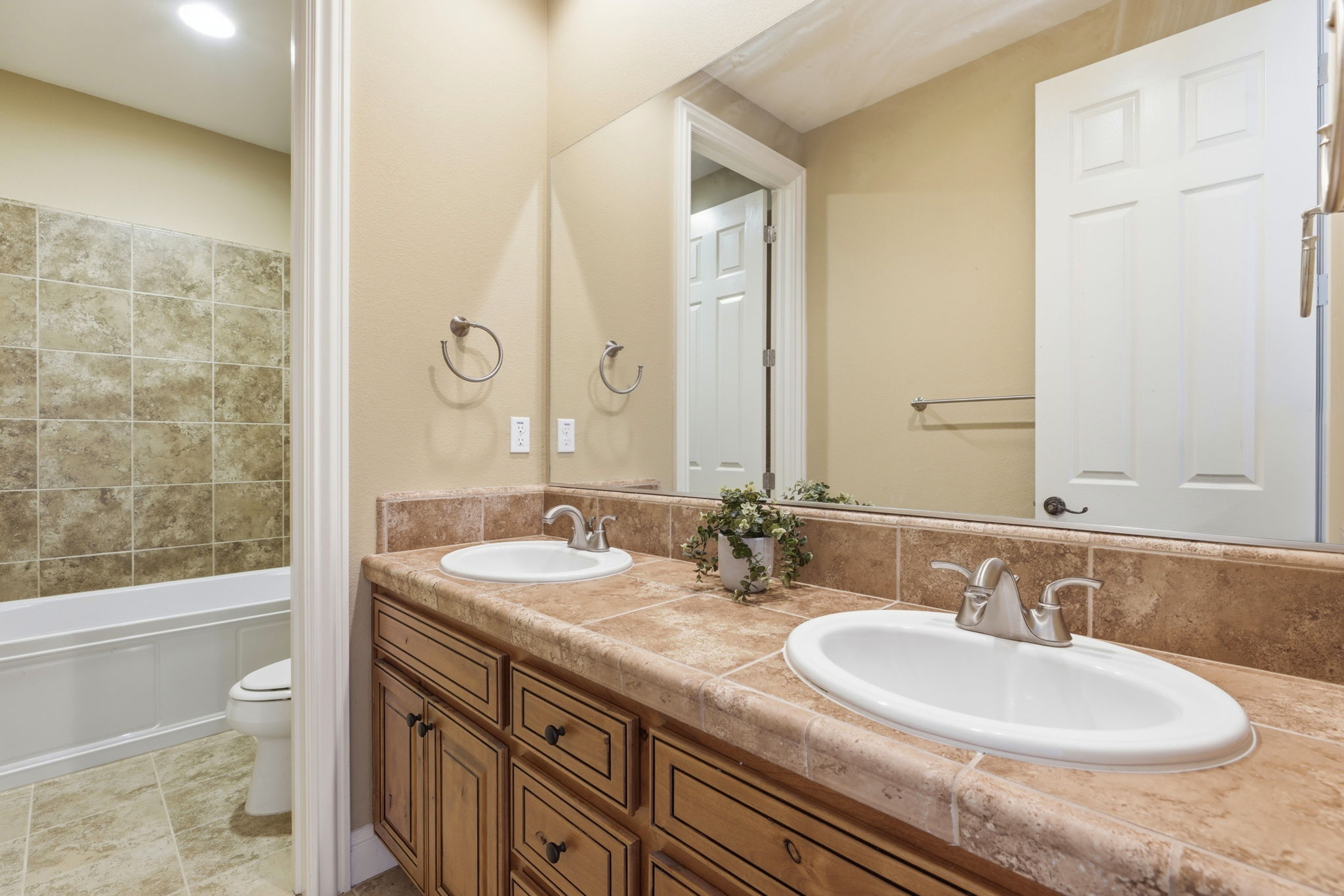 056_F8_3182 Ashbourne Cir