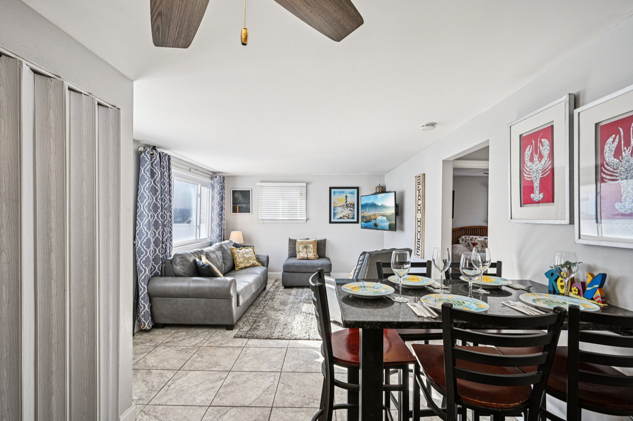 318C E Hollywood Ave-S1401-008.jpg