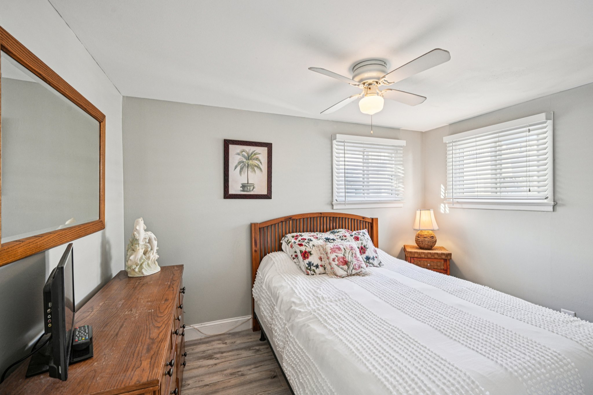 318C E Hollywood Ave-S1401-012.jpg