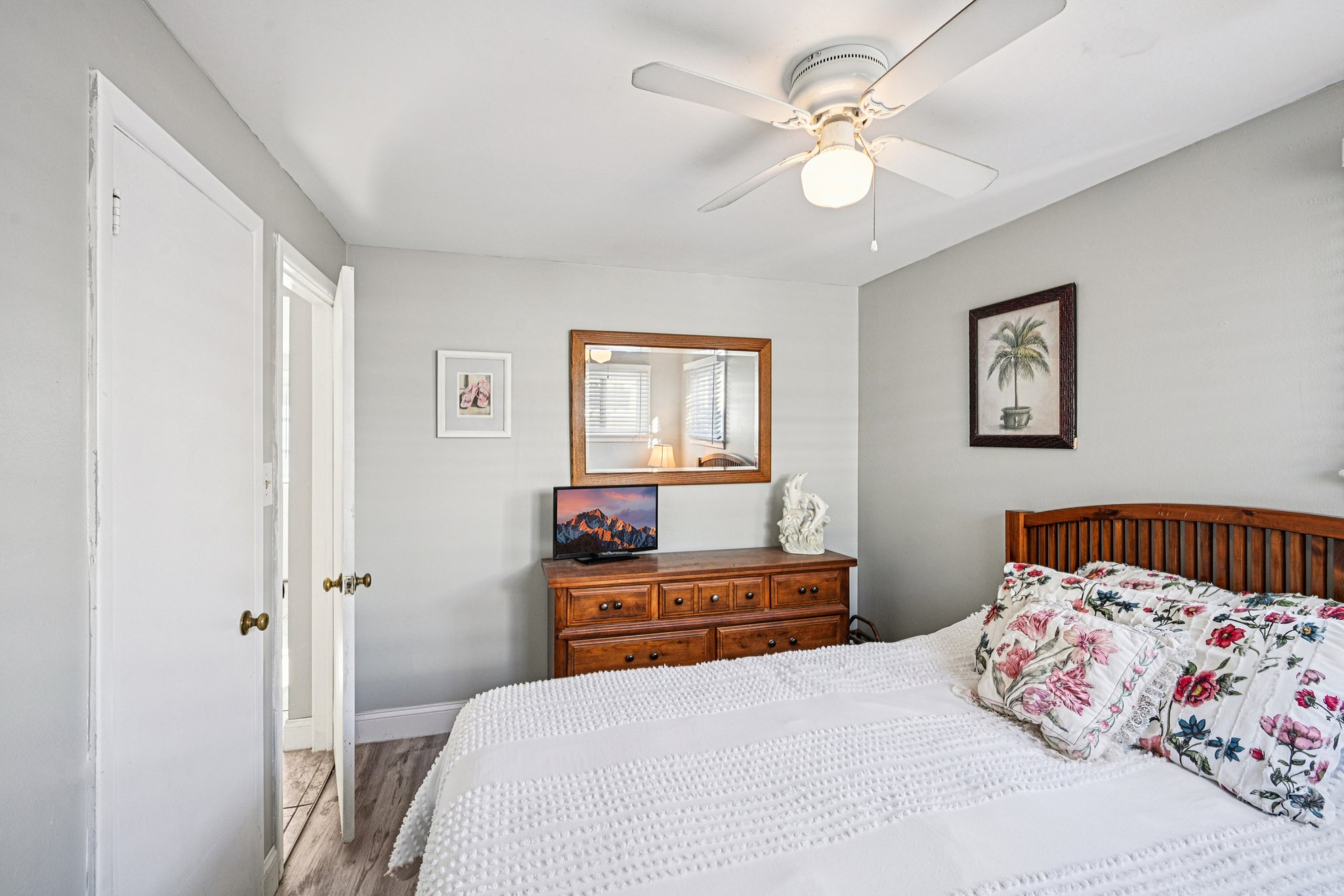 318C E Hollywood Ave-S1401-015.jpg