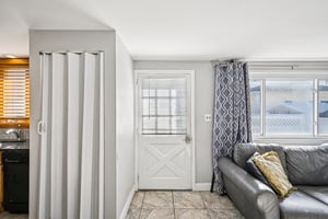 318C E Hollywood Ave-S1401-002.jpg