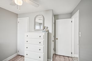 318C E Hollywood Ave-S1401-018.jpg