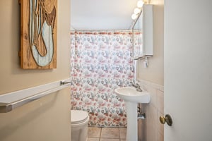 318C E Hollywood Ave-S1401-019.jpg