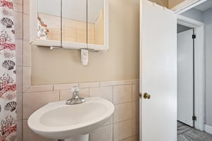 318C E Hollywood Ave-S1401-020.jpg