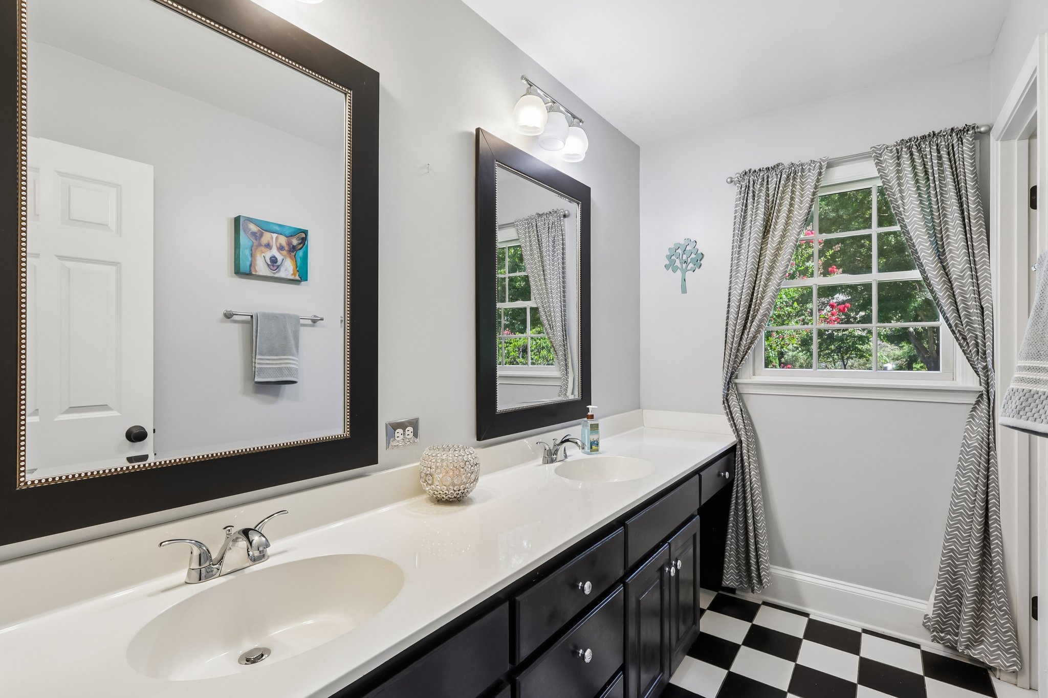 Full Bathroom 2