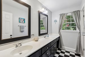 Full Bathroom 2