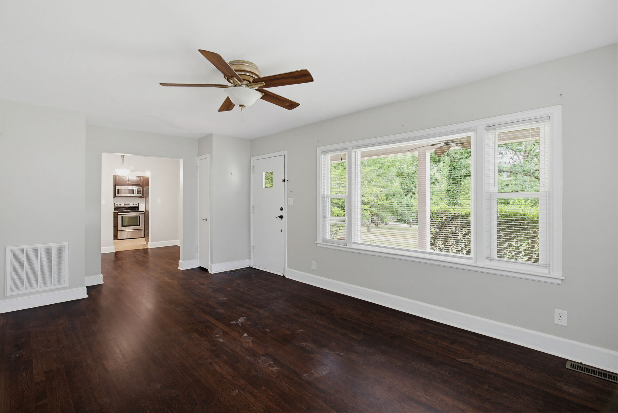 319 Dogwood Cir-6