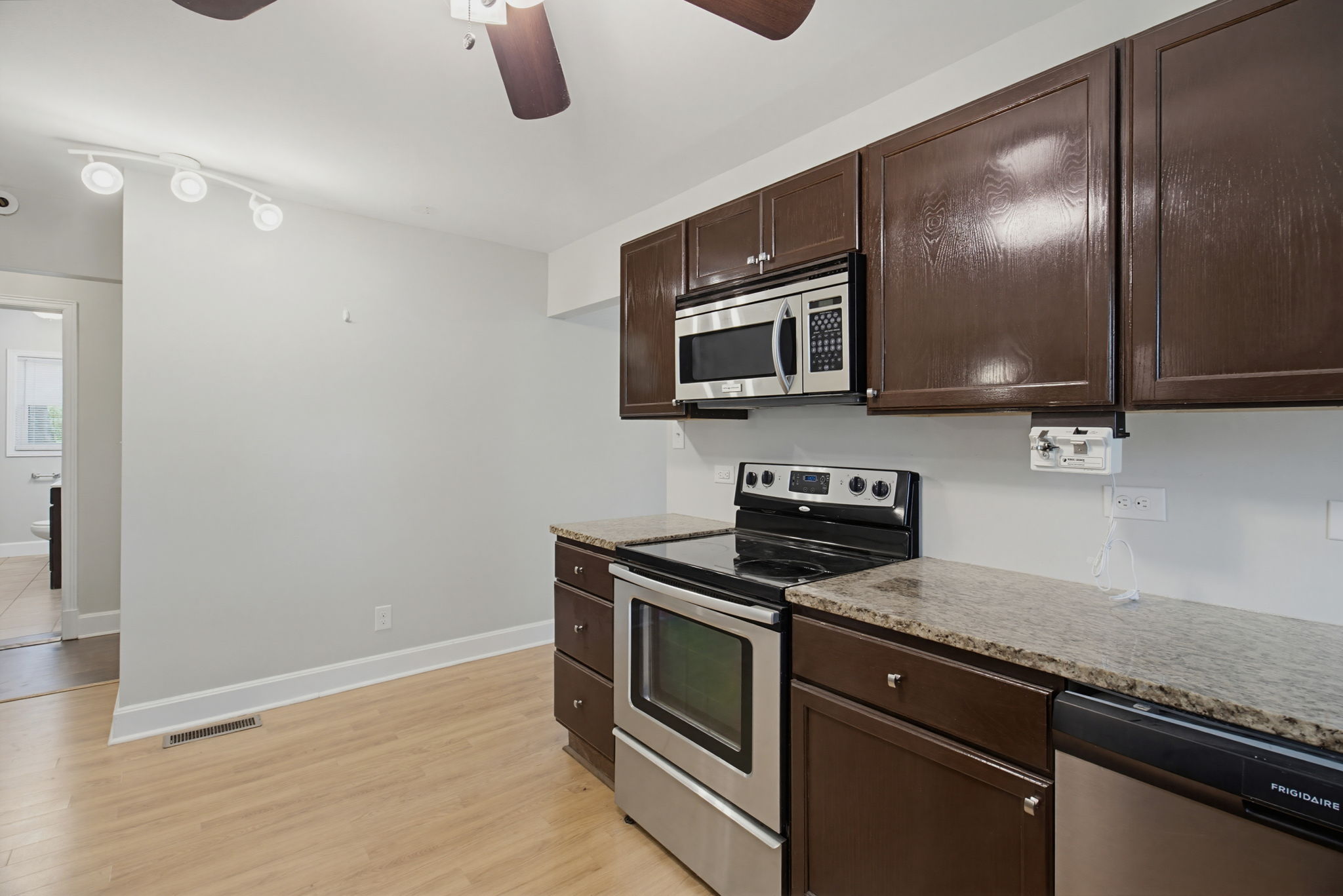 319 Dogwood Cir-12