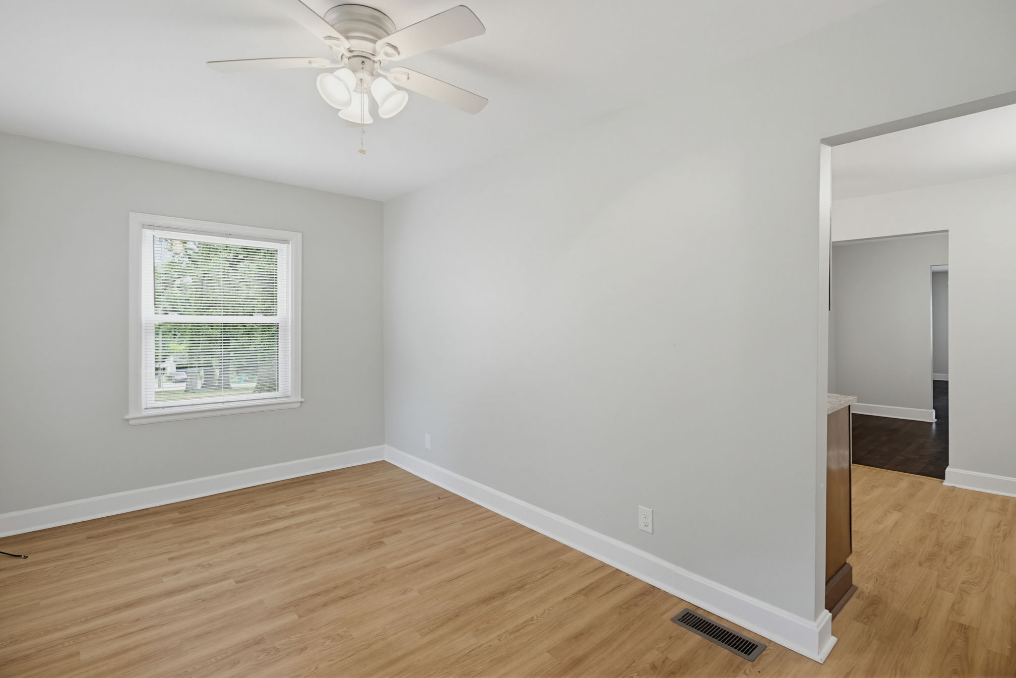 319 Dogwood Cir-15