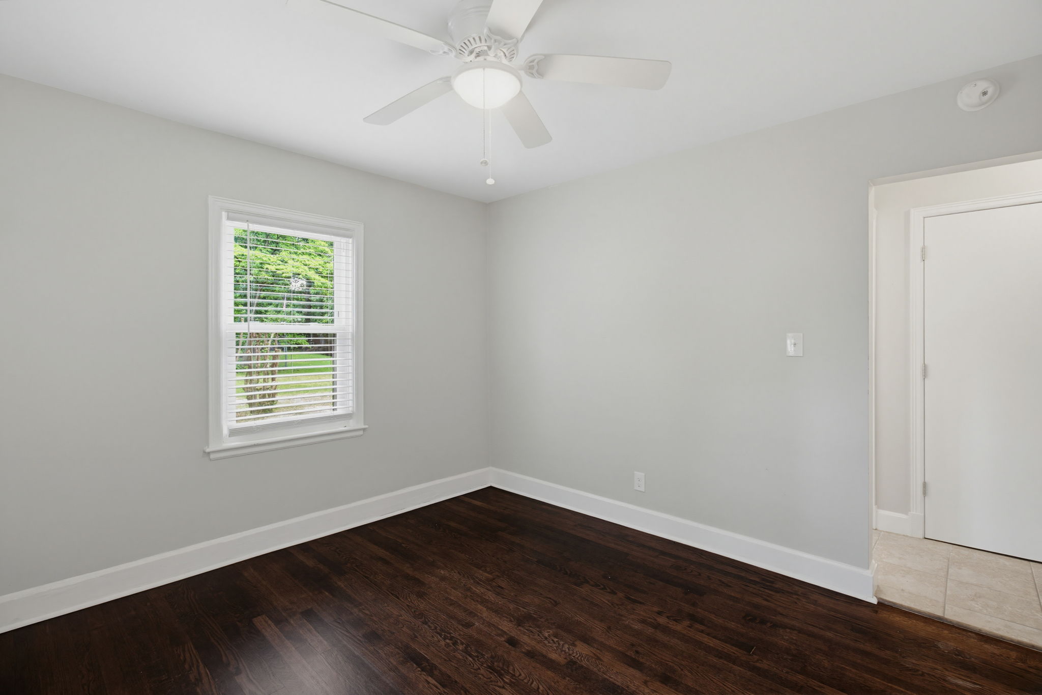 319 Dogwood Cir-18