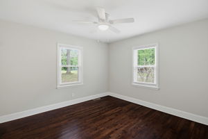 319 Dogwood Cir-17