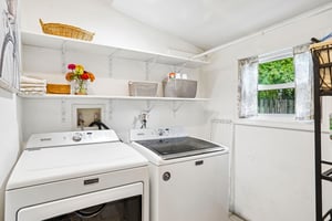 E Commerce St-S1709-035.jpg