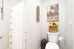 E Commerce St-S1709-037.jpg