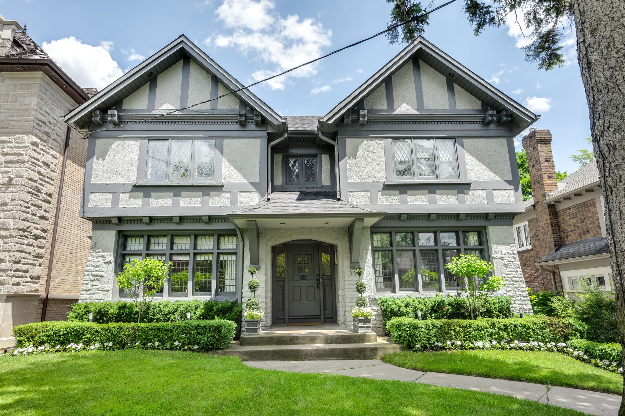 319 Glenayr Rd Toronto, ON M5P 3C6