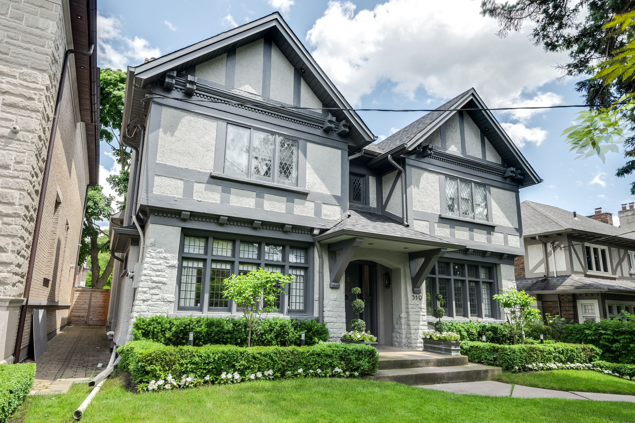 319 Glenayr Rd Toronto, ON M5P 3C6