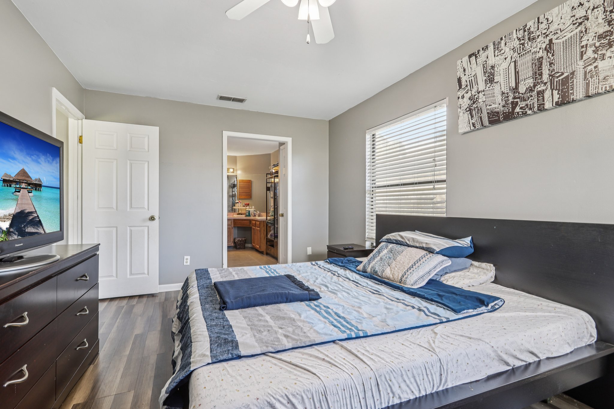 Hickory Hollow Dr N-S0709-018.jpg