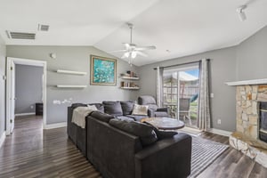 Hickory Hollow Dr N-S0709-010.jpg