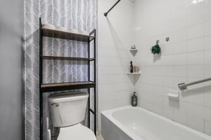 Hickory Hollow Dr N-S0709-022.jpg