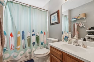 Hickory Hollow Dr N-S0709-023.jpg