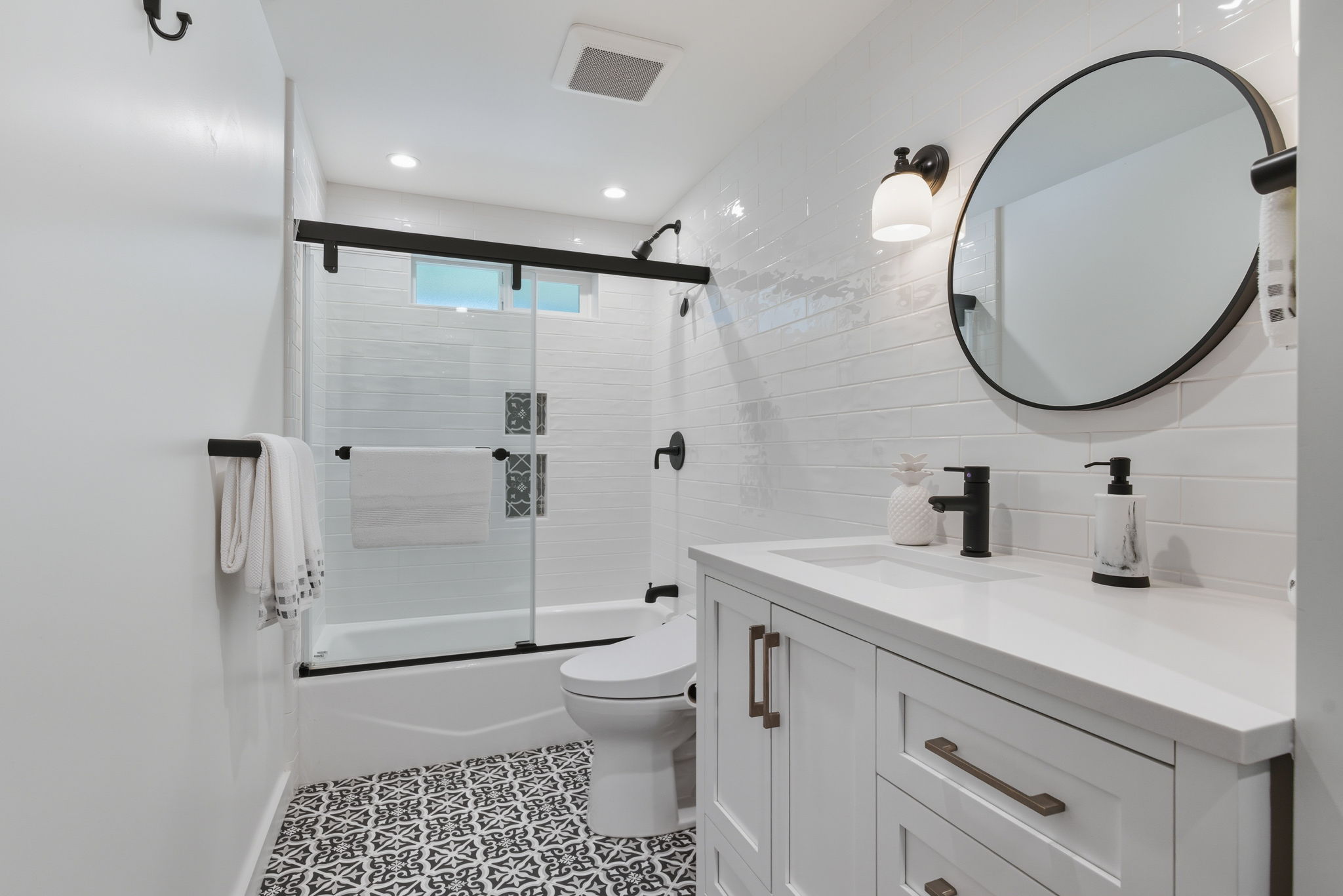 Bathroom (hall)