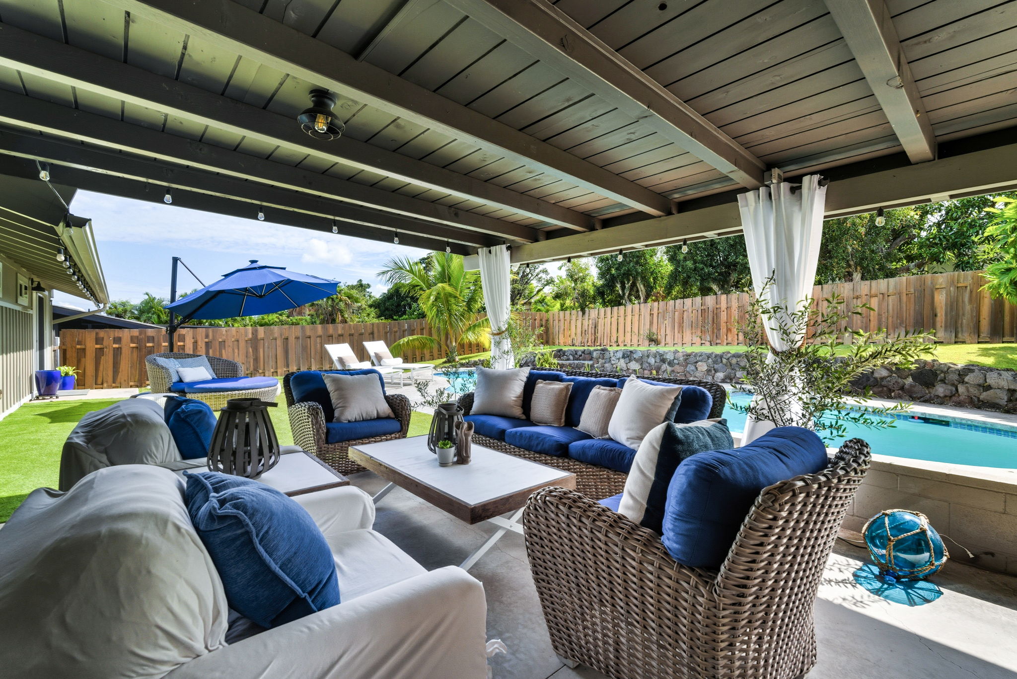 Outdoor lanai living