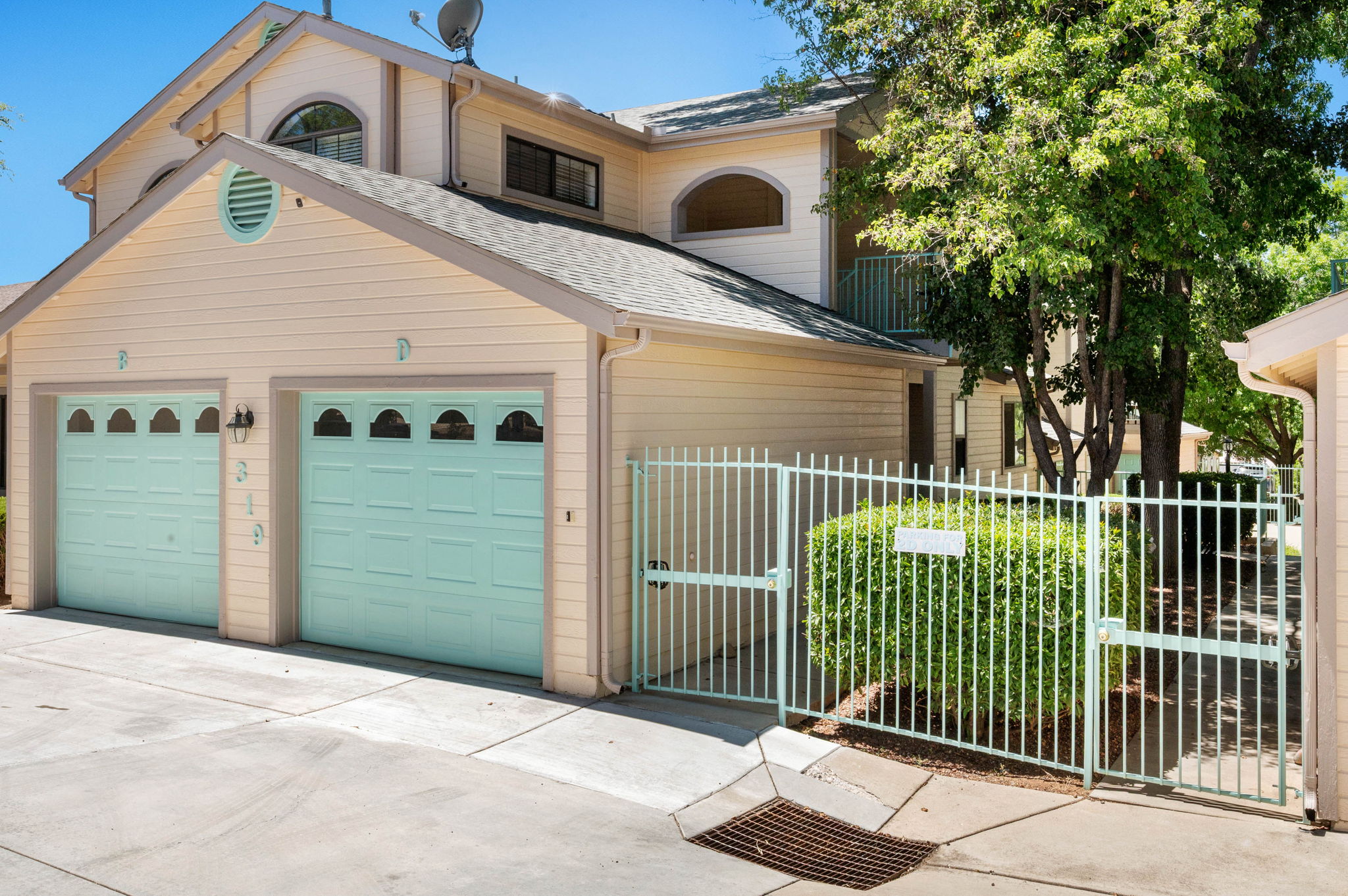 Garage and Parking (2)