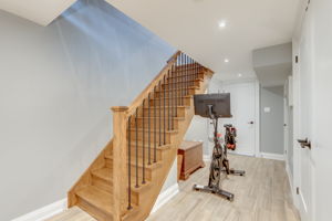  319 Queensdale Ave, Toronto, ON M4C 2B7, US Photo 31