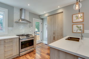  319 Queensdale Ave, Toronto, ON M4C 2B7, US Photo 9