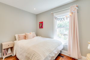  319 Queensdale Ave, Toronto, ON M4C 2B7, US Photo 17
