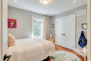  319 Queensdale Ave, Toronto, ON M4C 2B7, US Photo 16