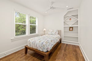  Photo 42