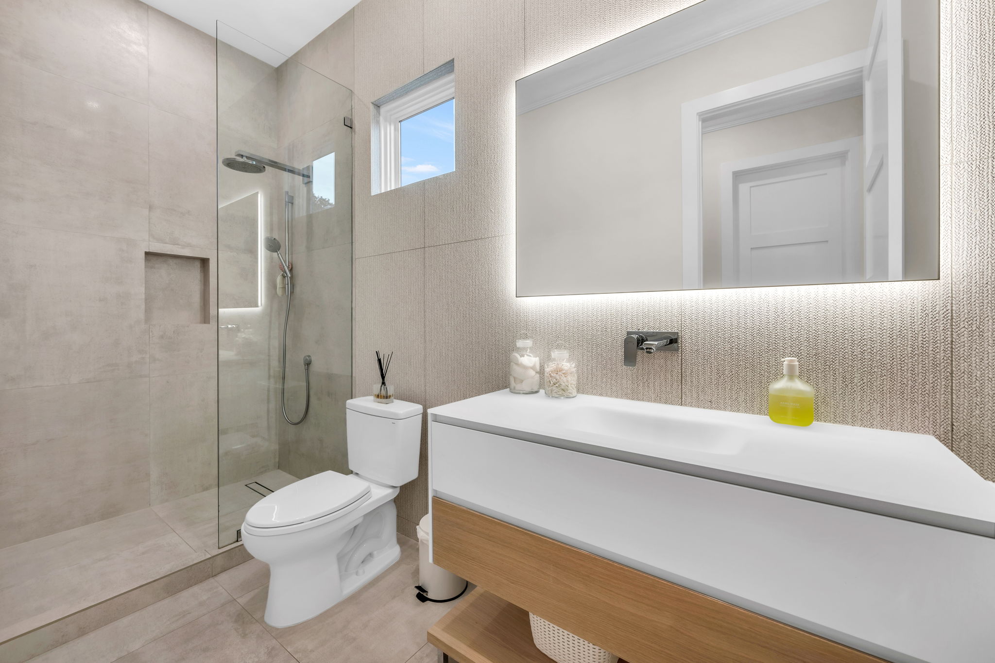 Guest Bath 4