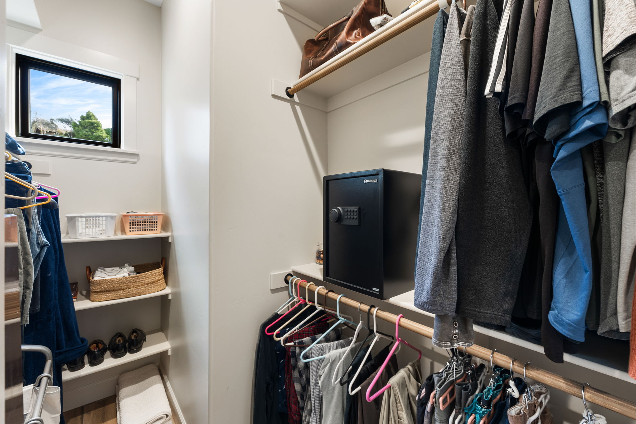 Primary Closet (2)