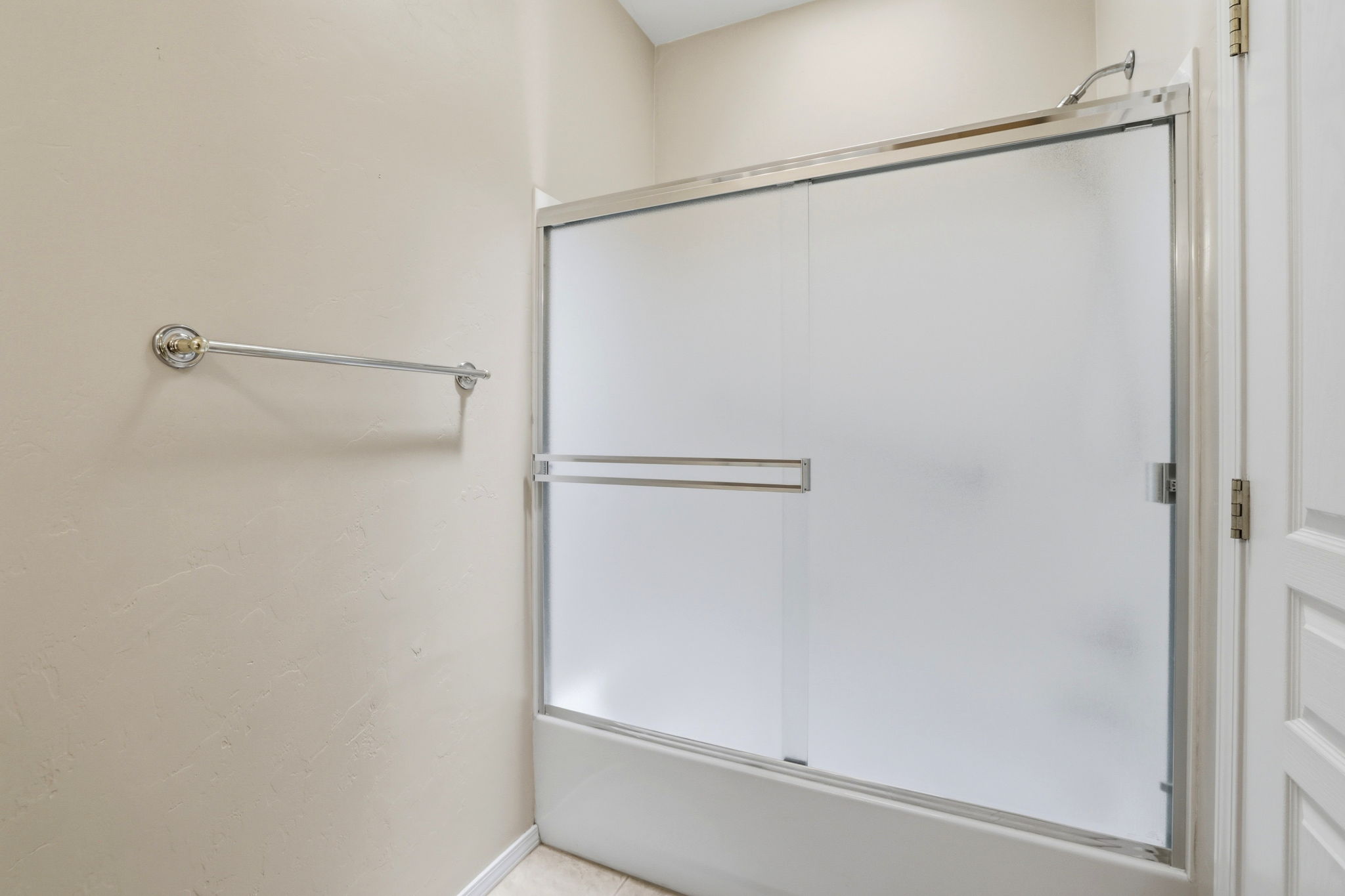 Bathroom 2 (2)